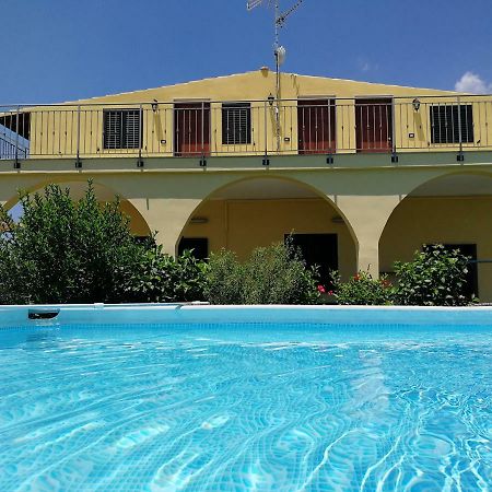 Villa Sole - Finaiti - Appartamento Per Turisti Флоридия Екстериор снимка