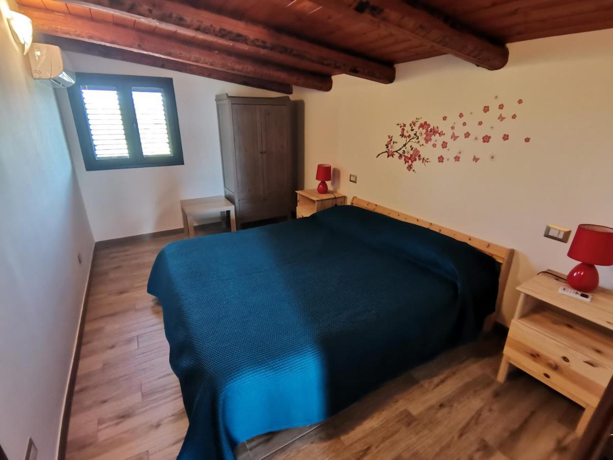 Villa Sole - Finaiti - Appartamento Per Turisti Флоридия Екстериор снимка
