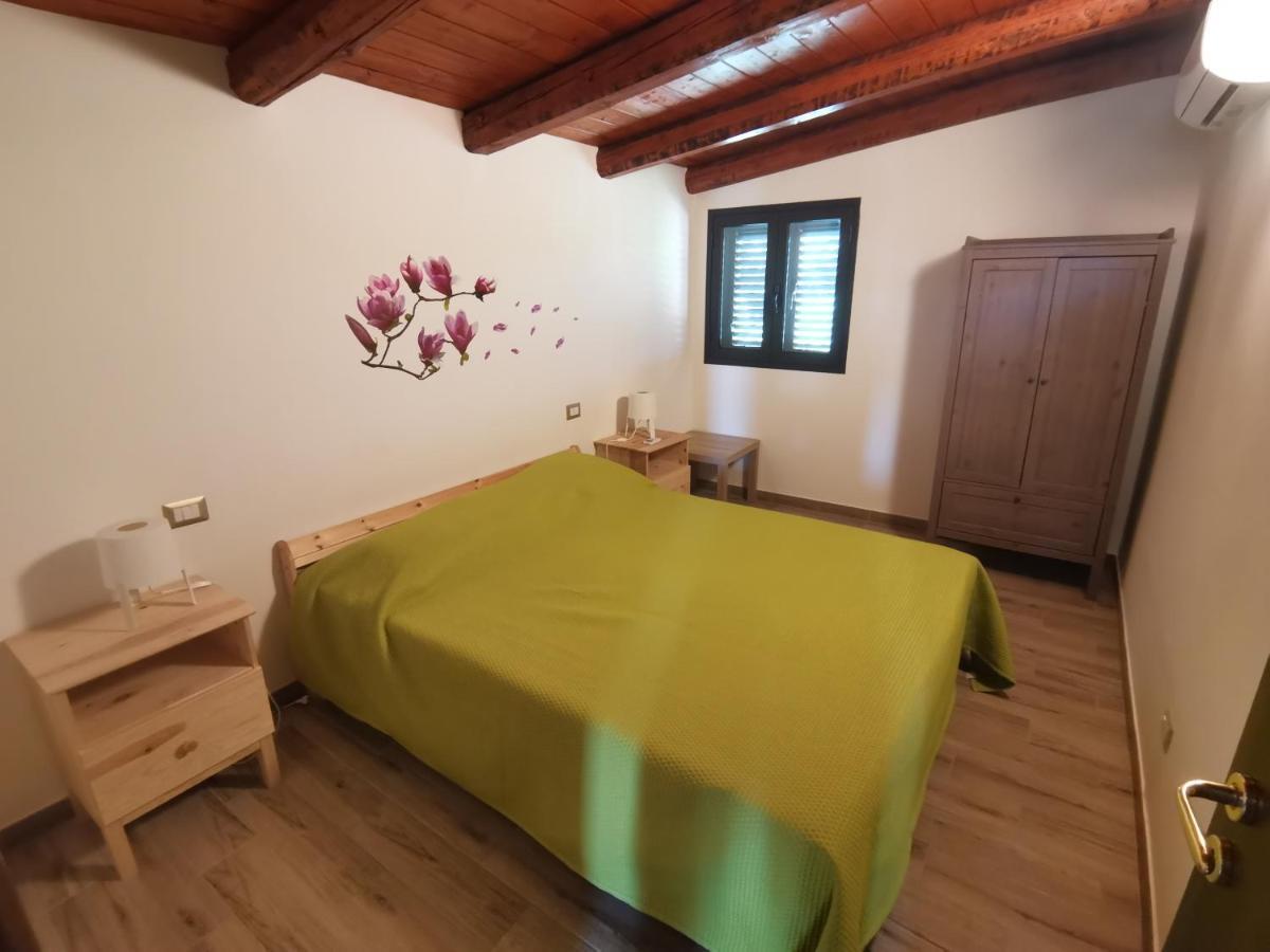 Villa Sole - Finaiti - Appartamento Per Turisti Флоридия Екстериор снимка