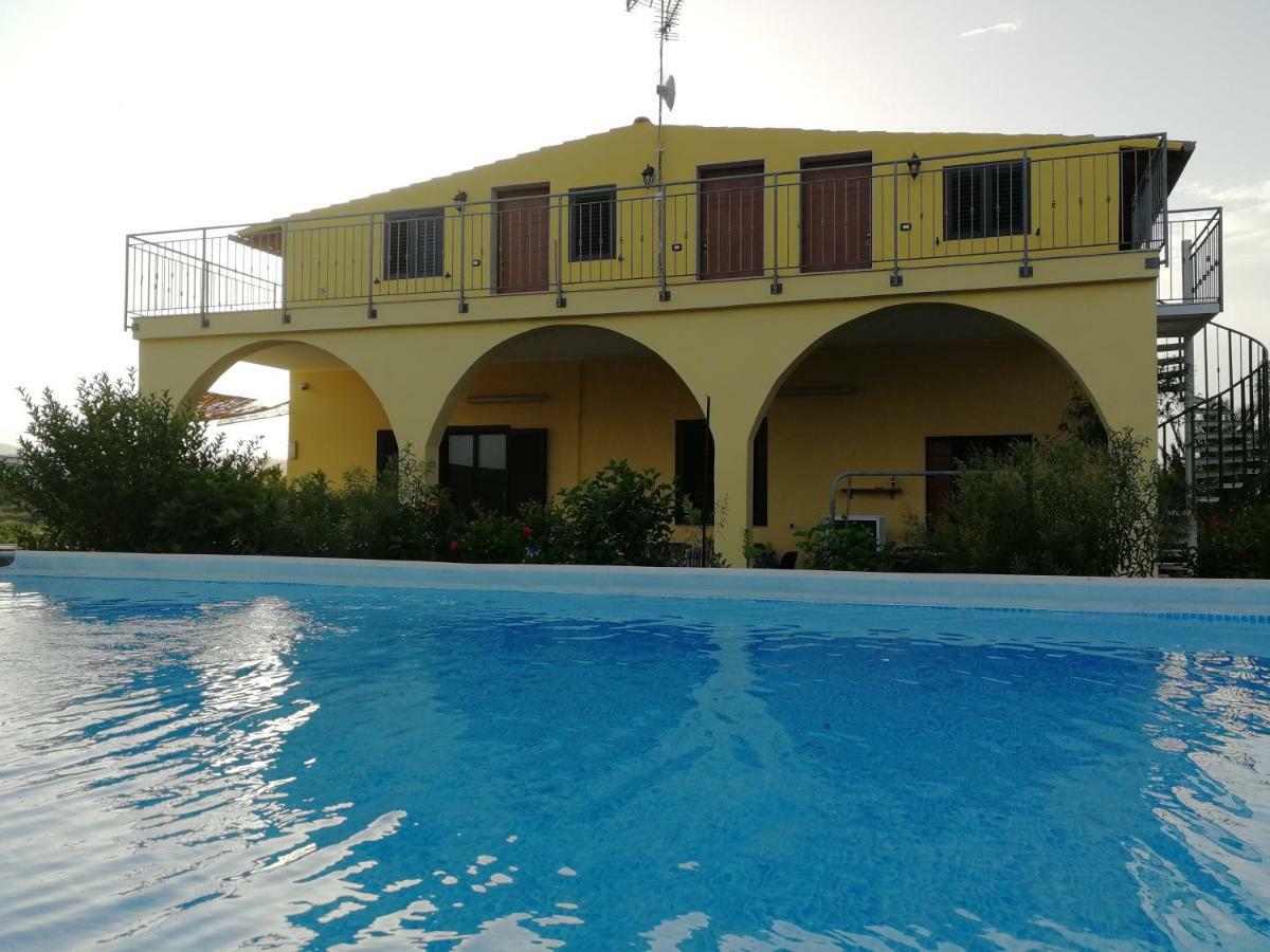 Villa Sole - Finaiti - Appartamento Per Turisti Флоридия Екстериор снимка