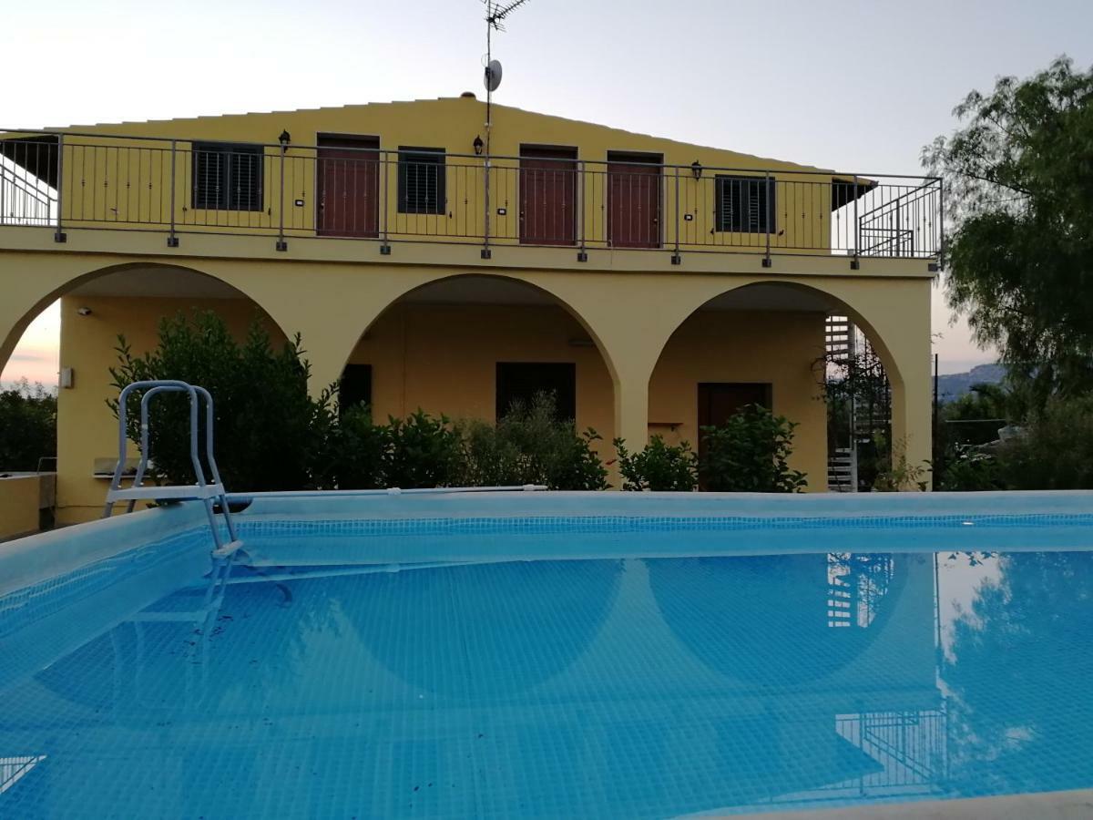 Villa Sole - Finaiti - Appartamento Per Turisti Флоридия Екстериор снимка