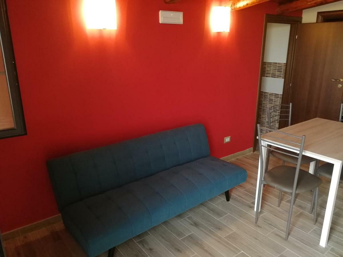 Villa Sole - Finaiti - Appartamento Per Turisti Флоридия Екстериор снимка