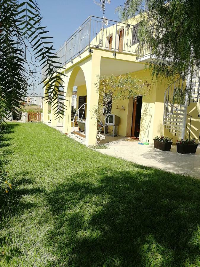 Villa Sole - Finaiti - Appartamento Per Turisti Флоридия Екстериор снимка