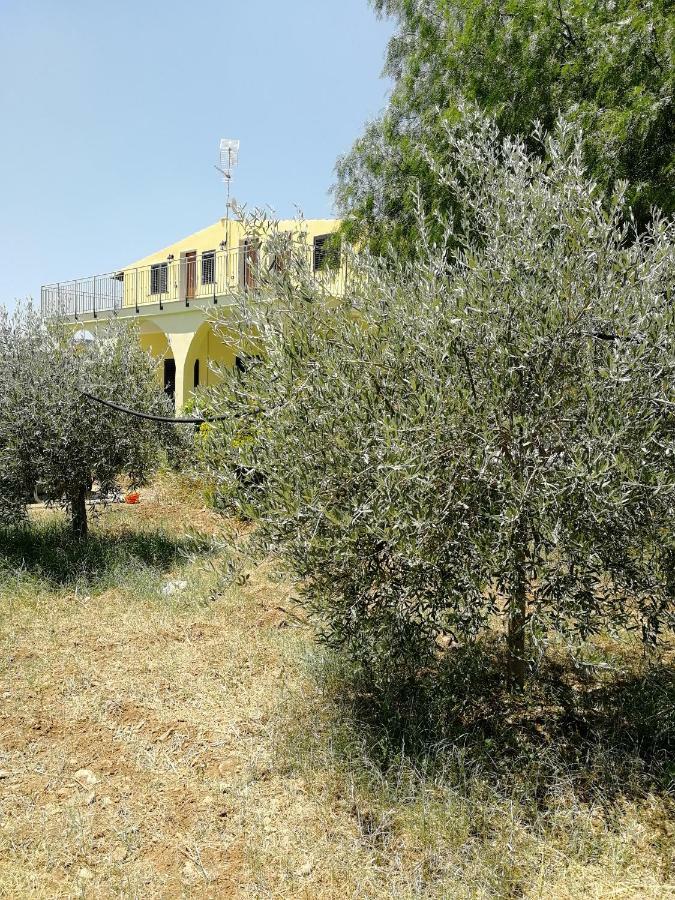 Villa Sole - Finaiti - Appartamento Per Turisti Флоридия Екстериор снимка