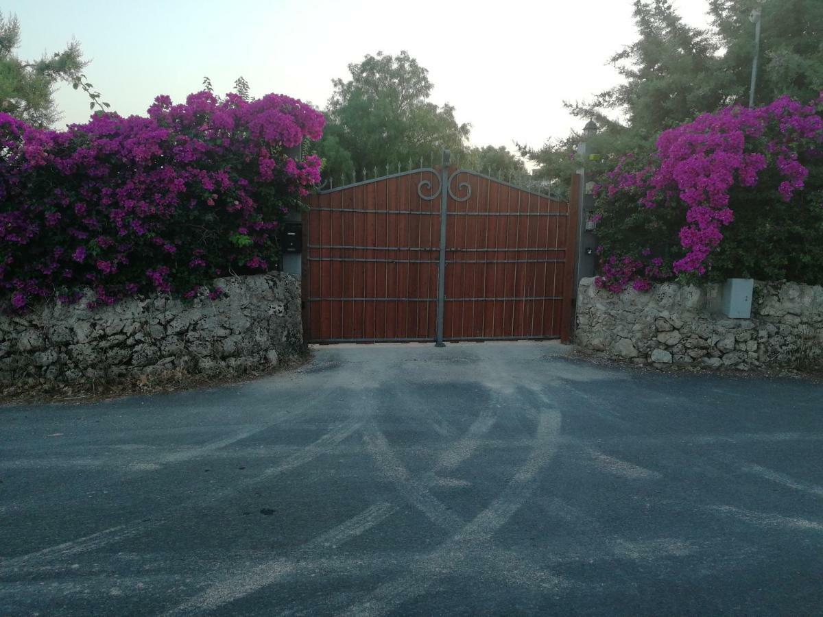 Villa Sole - Finaiti - Appartamento Per Turisti Флоридия Екстериор снимка